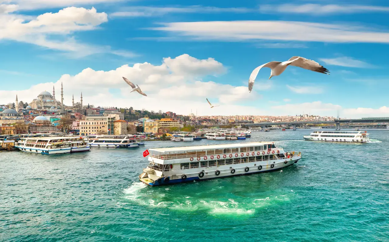 Croisiere-en-bateau-sur-le-Bosphore-a-Istanbul