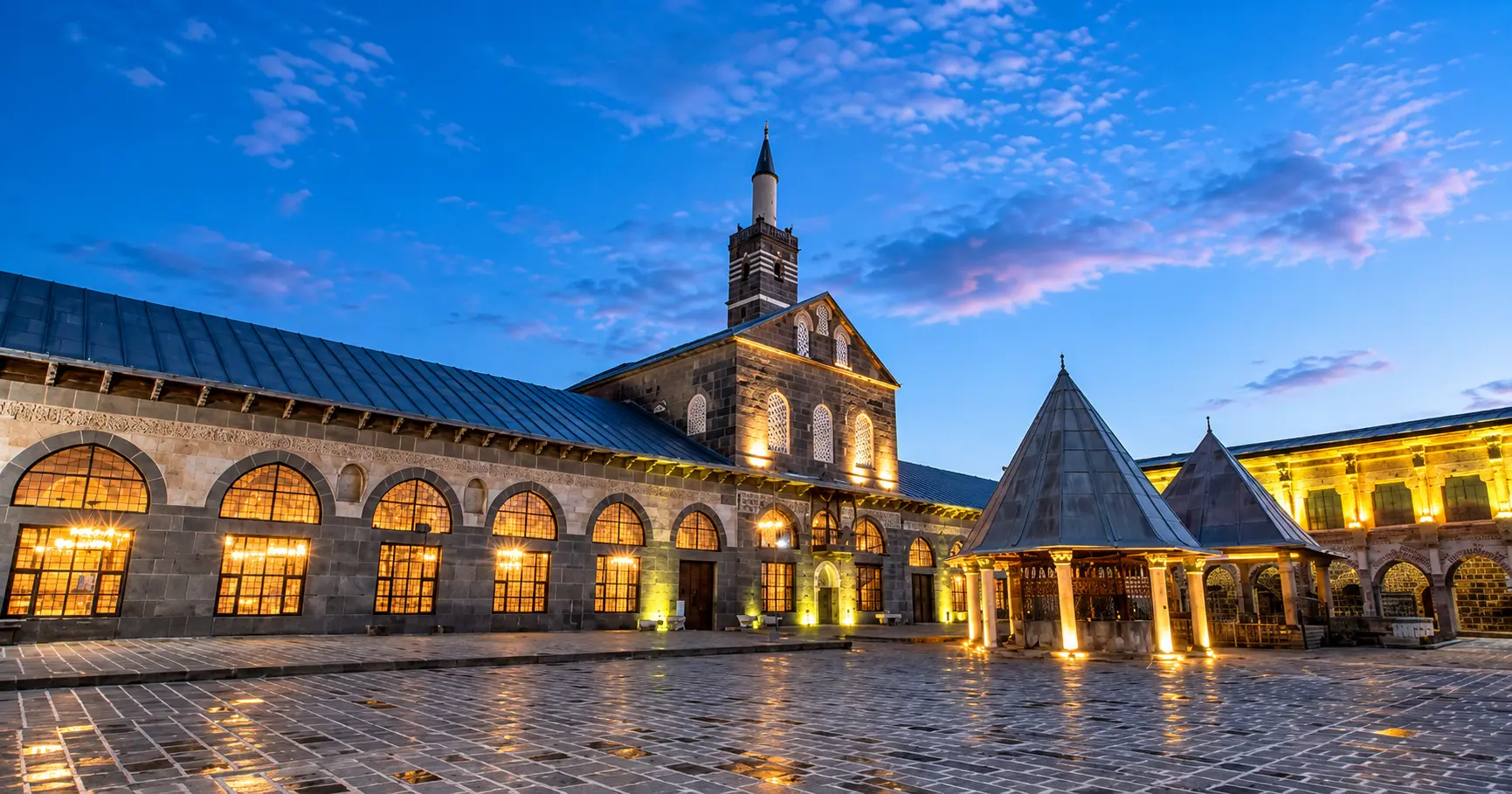 Ulu Camii historique de Diyarbakır, en basalte noir