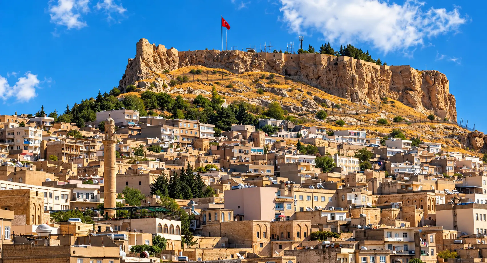 Mardin, Turquie : forteresse et vieille ville en pierre dorée