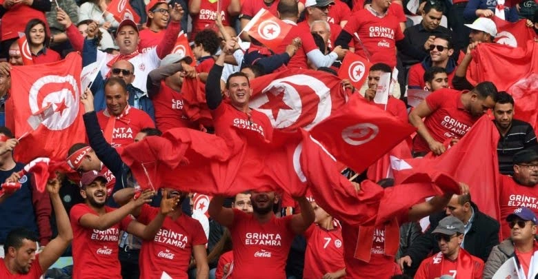 Foule de supporters tunisiens dans le stade