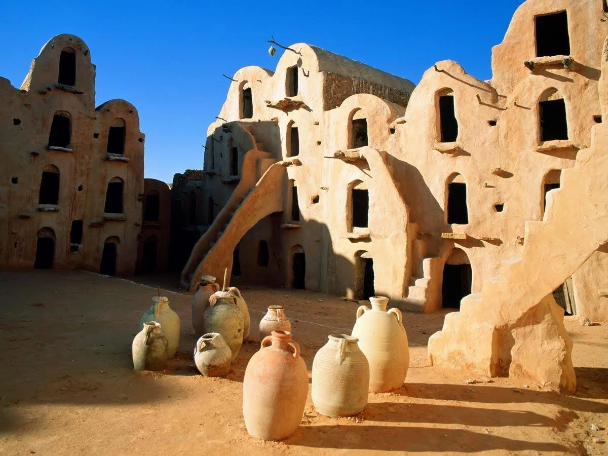 Cours intérieure d'une habitation troglodytique à Matmata